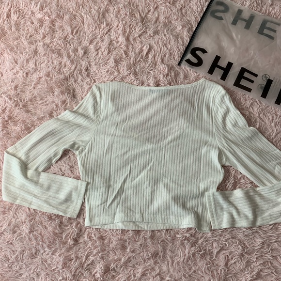 White Underbust Hem Croptop - Picture 6 of 7